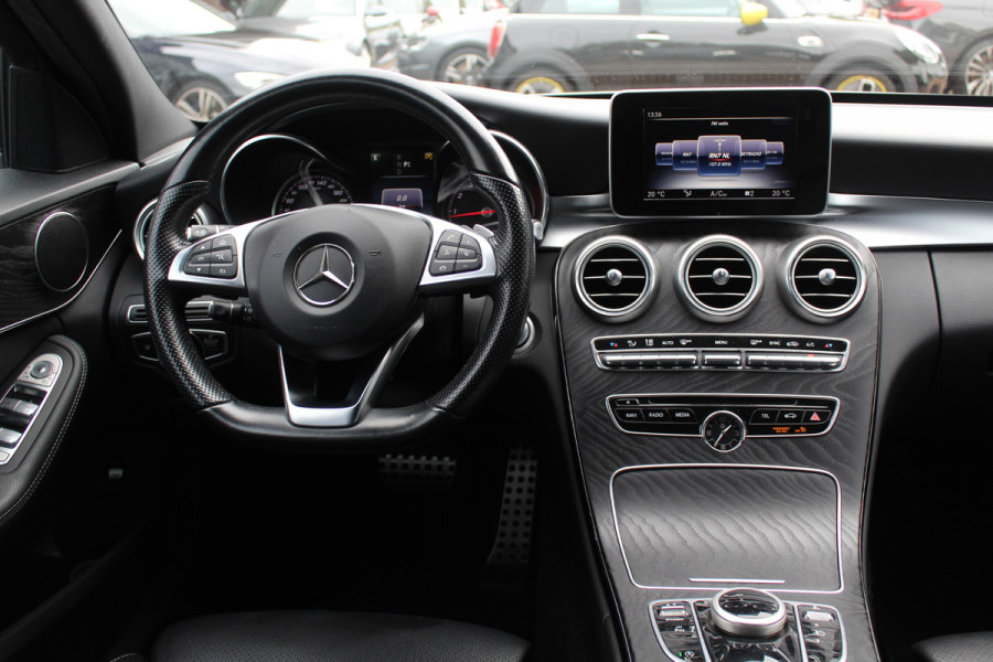 Mercedes-Benz C-Klasse 180 AMG Sport Edition / Leder / Navigatie / Parkeerhulp / 18'' / Bluetooth / Cruise Control Mercedes-Benz C-Klasse 180 AMG Sport Edition / Leder / Navigatie / Parkeerhulp / 18'' / Bluetooth / Cruise Control