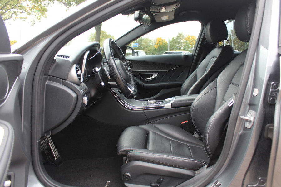 Mercedes-Benz C-Klasse 180 AMG Sport Edition / Leder / Navigatie / Parkeerhulp / 18'' / Bluetooth / Cruise Control Mercedes-Benz C-Klasse 180 AMG Sport Edition / Leder / Navigatie / Parkeerhulp / 18'' / Bluetooth / Cruise Control