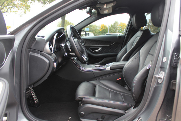 Mercedes-Benz C-Klasse 180 AMG Sport Edition / Leder / Navigatie / Parkeerhulp / 18'' / Bluetooth / Cruise Control Mercedes-Benz C-Klasse 180 AMG Sport Edition / Leder / Navigatie / Parkeerhulp / 18'' / Bluetooth / Cruise Control