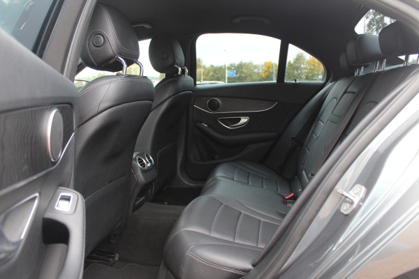 Mercedes-Benz C-Klasse 180 AMG Sport Edition / Leder / Navigatie / Parkeerhulp / 18'' / Bluetooth / Cruise Control Mercedes-Benz C-Klasse 180 AMG Sport Edition / Leder / Navigatie / Parkeerhulp / 18'' / Bluetooth / Cruise Control