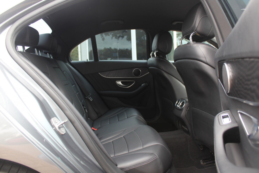 Mercedes-Benz C-Klasse 180 AMG Sport Edition / Leder / Navigatie / Parkeerhulp / 18'' / Bluetooth / Cruise Control Mercedes-Benz C-Klasse 180 AMG Sport Edition / Leder / Navigatie / Parkeerhulp / 18'' / Bluetooth / Cruise Control