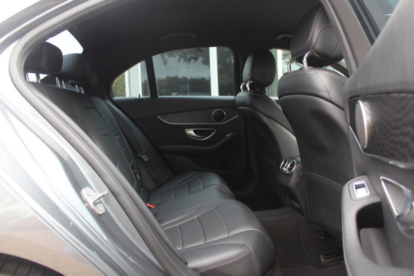 Mercedes-Benz C-Klasse 180 AMG Sport Edition / Leder / Navigatie / Parkeerhulp / 18'' / Bluetooth / Cruise Control Mercedes-Benz C-Klasse 180 AMG Sport Edition / Leder / Navigatie / Parkeerhulp / 18'' / Bluetooth / Cruise Control