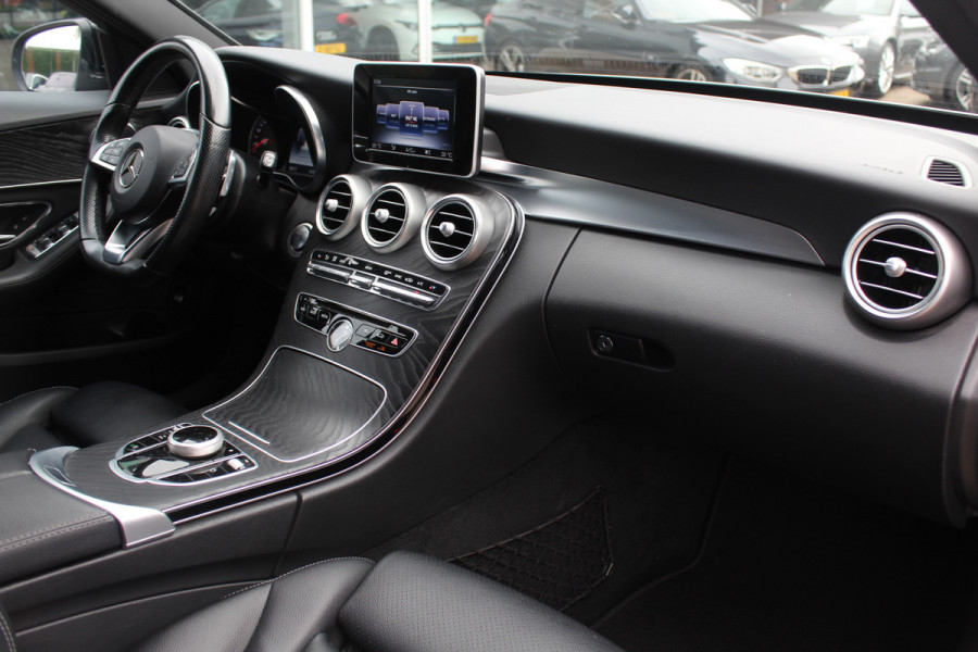 Mercedes-Benz C-Klasse 180 AMG Sport Edition / Leder / Navigatie / Parkeerhulp / 18'' / Bluetooth / Cruise Control Mercedes-Benz C-Klasse 180 AMG Sport Edition / Leder / Navigatie / Parkeerhulp / 18'' / Bluetooth / Cruise Control