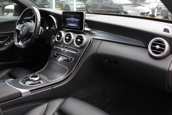 Mercedes-Benz C-Klasse 180 AMG Sport Edition / Leder / Navigatie / Parkeerhulp / 18'' / Bluetooth / Cruise Control Mercedes-Benz C-Klasse 180 AMG Sport Edition / Leder / Navigatie / Parkeerhulp / 18'' / Bluetooth / Cruise Control