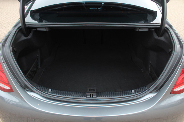 Mercedes-Benz C-Klasse 180 AMG Sport Edition / Leder / Navigatie / Parkeerhulp / 18'' / Bluetooth / Cruise Control Mercedes-Benz C-Klasse 180 AMG Sport Edition / Leder / Navigatie / Parkeerhulp / 18'' / Bluetooth / Cruise Control