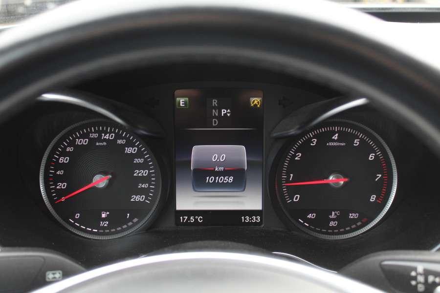 Mercedes-Benz C-Klasse 180 AMG Sport Edition / Leder / Navigatie / Parkeerhulp / 18'' / Bluetooth / Cruise Control Mercedes-Benz C-Klasse 180 AMG Sport Edition / Leder / Navigatie / Parkeerhulp / 18'' / Bluetooth / Cruise Control