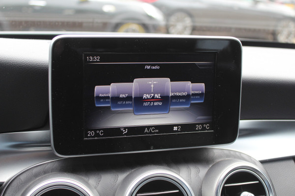 Mercedes-Benz C-Klasse 180 AMG Sport Edition / Leder / Navigatie / Parkeerhulp / 18'' / Bluetooth / Cruise Control Mercedes-Benz C-Klasse 180 AMG Sport Edition / Leder / Navigatie / Parkeerhulp / 18'' / Bluetooth / Cruise Control