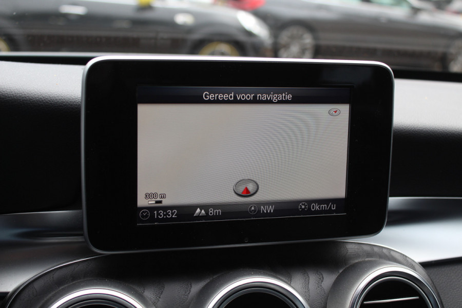 Mercedes-Benz C-Klasse 180 AMG Sport Edition / Leder / Navigatie / Parkeerhulp / 18'' / Bluetooth / Cruise Control Mercedes-Benz C-Klasse 180 AMG Sport Edition / Leder / Navigatie / Parkeerhulp / 18'' / Bluetooth / Cruise Control