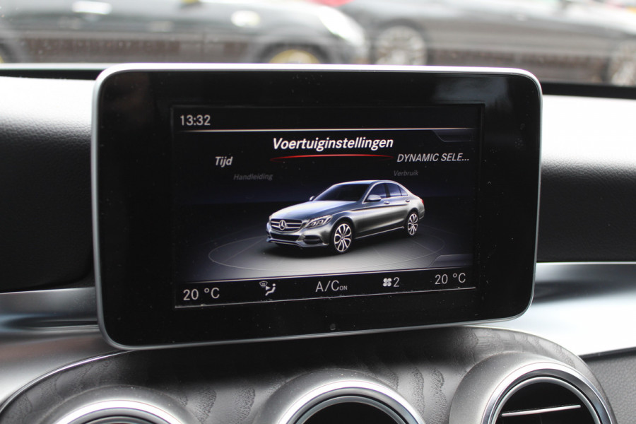 Mercedes-Benz C-Klasse 180 AMG Sport Edition / Leder / Navigatie / Parkeerhulp / 18'' / Bluetooth / Cruise Control Mercedes-Benz C-Klasse 180 AMG Sport Edition / Leder / Navigatie / Parkeerhulp / 18'' / Bluetooth / Cruise Control