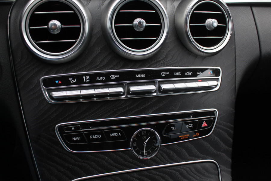 Mercedes-Benz C-Klasse 180 AMG Sport Edition / Leder / Navigatie / Parkeerhulp / 18'' / Bluetooth / Cruise Control Mercedes-Benz C-Klasse 180 AMG Sport Edition / Leder / Navigatie / Parkeerhulp / 18'' / Bluetooth / Cruise Control