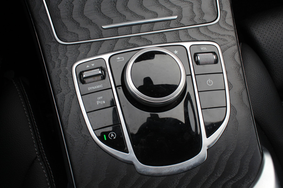 Mercedes-Benz C-Klasse 180 AMG Sport Edition / Leder / Navigatie / Parkeerhulp / 18'' / Bluetooth / Cruise Control Mercedes-Benz C-Klasse 180 AMG Sport Edition / Leder / Navigatie / Parkeerhulp / 18'' / Bluetooth / Cruise Control