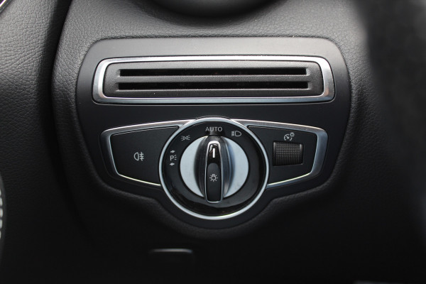 Mercedes-Benz C-Klasse 180 AMG Sport Edition / Leder / Navigatie / Parkeerhulp / 18'' / Bluetooth / Cruise Control Mercedes-Benz C-Klasse 180 AMG Sport Edition / Leder / Navigatie / Parkeerhulp / 18'' / Bluetooth / Cruise Control