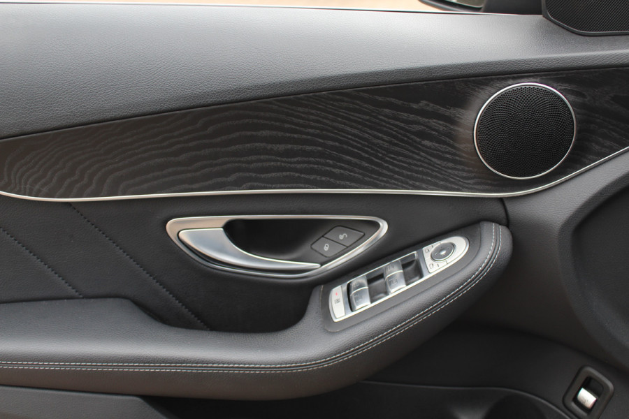 Mercedes-Benz C-Klasse 180 AMG Sport Edition / Leder / Navigatie / Parkeerhulp / 18'' / Bluetooth / Cruise Control Mercedes-Benz C-Klasse 180 AMG Sport Edition / Leder / Navigatie / Parkeerhulp / 18'' / Bluetooth / Cruise Control