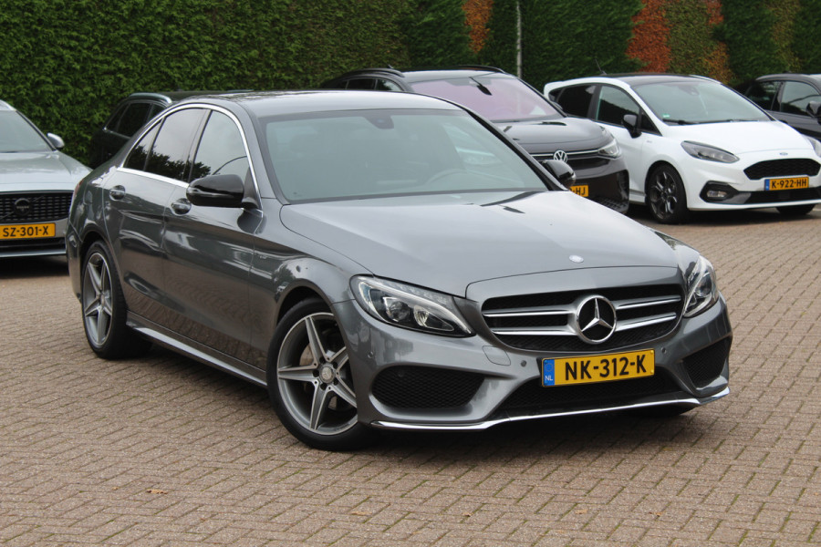 Mercedes-Benz C-Klasse 180 AMG Sport Edition / Leder / Navigatie / Parkeerhulp / 18'' / Bluetooth / Cruise Control Mercedes-Benz C-Klasse 180 AMG Sport Edition / Leder / Navigatie / Parkeerhulp / 18'' / Bluetooth / Cruise Control