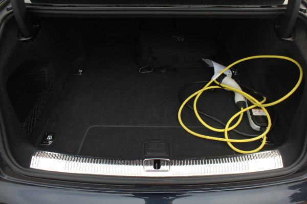 Audi A8 60 TFSI e quattro Pro Line Plus 476pk NL Auto! / Panoramadak / 360Camera / Head-up / B&O / Luxe Leder / Softclose / Keyless / Luchtvering / Stoelmassage / Stoelventilatie