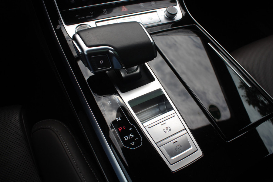 Audi A8 60 TFSI e quattro Pro Line Plus 476pk NL Auto! / Panoramadak / 360Camera / Head-up / B&O / Luxe Leder / Softclose / Keyless / Luchtvering / Stoelmassage / Stoelventilatie