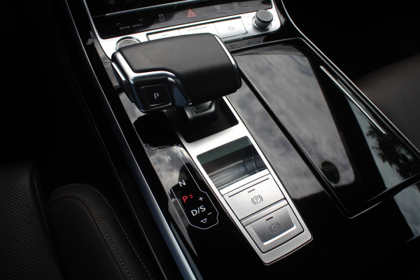 Audi A8 60 TFSI e quattro Pro Line Plus 476pk NL Auto! / Panoramadak / 360Camera / Head-up / B&O / Luxe Leder / Softclose / Keyless / Luchtvering / Stoelmassage / Stoelventilatie