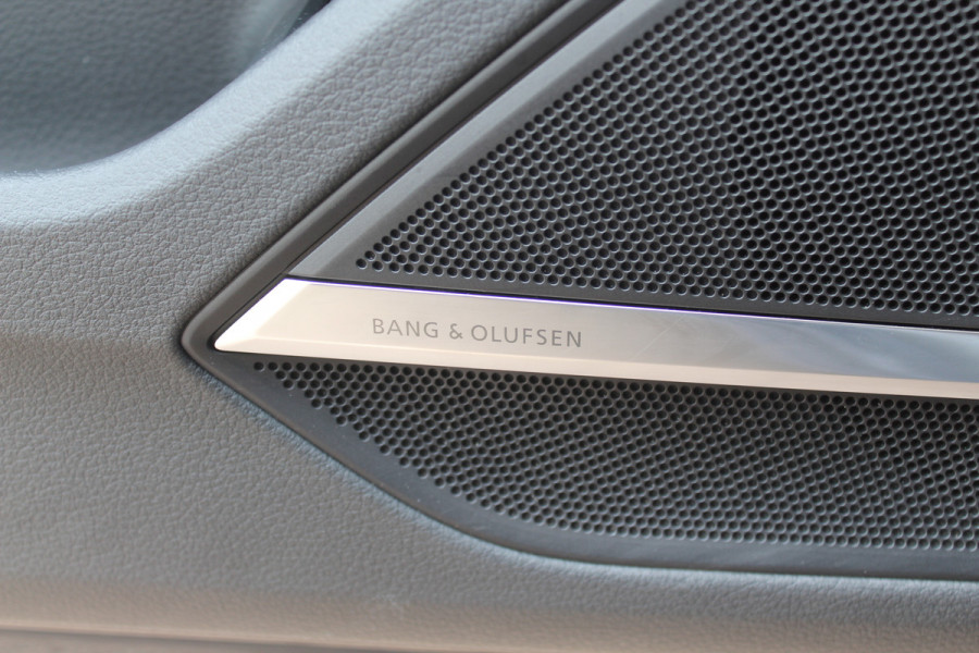 Audi A8 60 TFSI e quattro Pro Line Plus 476pk NL Auto! / Panoramadak / 360Camera / Head-up / B&O / Luxe Leder / Softclose / Keyless / Luchtvering / Stoelmassage / Stoelventilatie