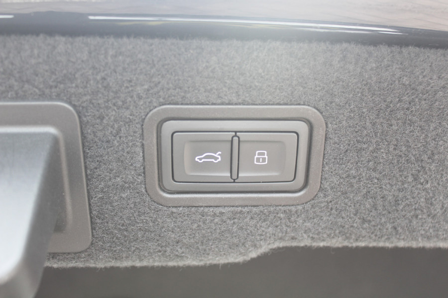 Audi A8 60 TFSI e quattro Pro Line Plus 476pk NL Auto! / Panoramadak / 360Camera / Head-up / B&O / Luxe Leder / Softclose / Keyless / Luchtvering / Stoelmassage / Stoelventilatie