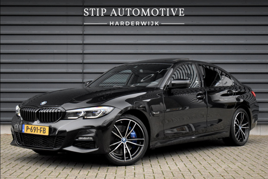BMW 3 Serie 320e M Sport Shadow | Pano | Laser Light | Head-Up | CarPlay | 19'' Wielen | Donker Getint Glas |