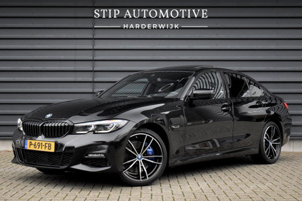 BMW 3 Serie 320e M Sport Shadow | Pano | Laser Light | Head-Up | CarPlay | 19'' Wielen | Donker Getint Glas |