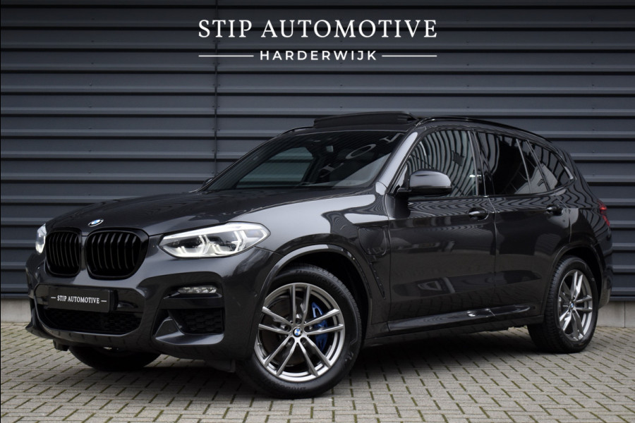 BMW X3 xDrive30e High Executive M Sport | Pano | Camera | Adaptief Onderstel | CarPlay | Adaptive LED | Donker Getint Glas |