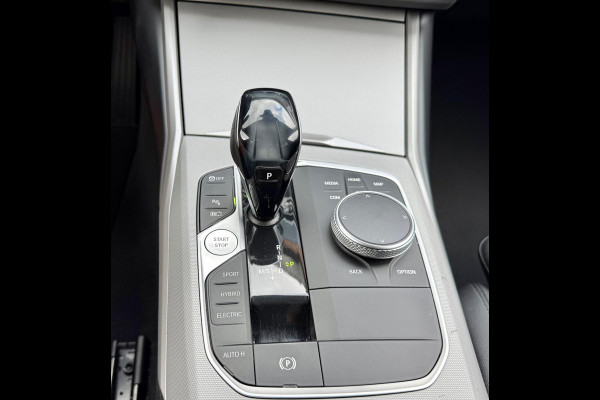 BMW 3 Serie Touring 330e Camera. M-stuur, Tr.haak, Carplay, DAB