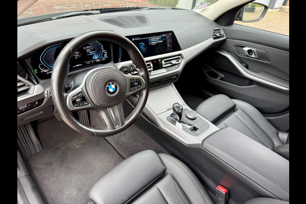 BMW 3 Serie Touring 330e Camera. M-stuur, Tr.haak, Carplay, DAB