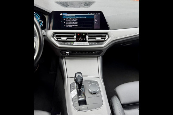 BMW 3 Serie Touring 330e Camera. M-stuur, Tr.haak, Carplay, DAB