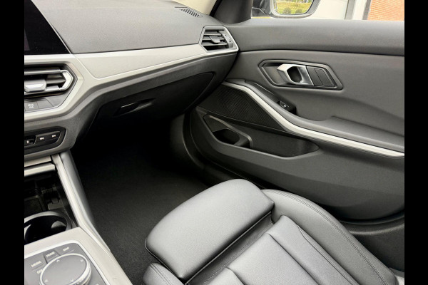 BMW 3 Serie Touring 330e Camera. M-stuur, Tr.haak, Carplay, DAB