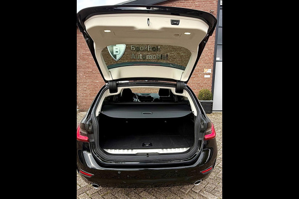 BMW 3 Serie Touring 330e Camera. M-stuur, Tr.haak, Carplay, DAB