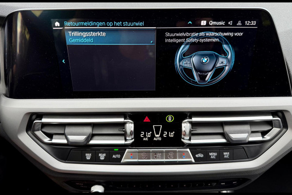 BMW 3 Serie Touring 330e Camera. M-stuur, Tr.haak, Carplay, DAB