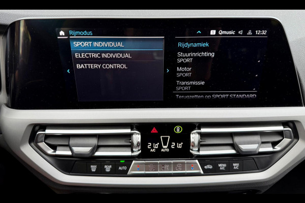 BMW 3 Serie Touring 330e Camera. M-stuur, Tr.haak, Carplay, DAB