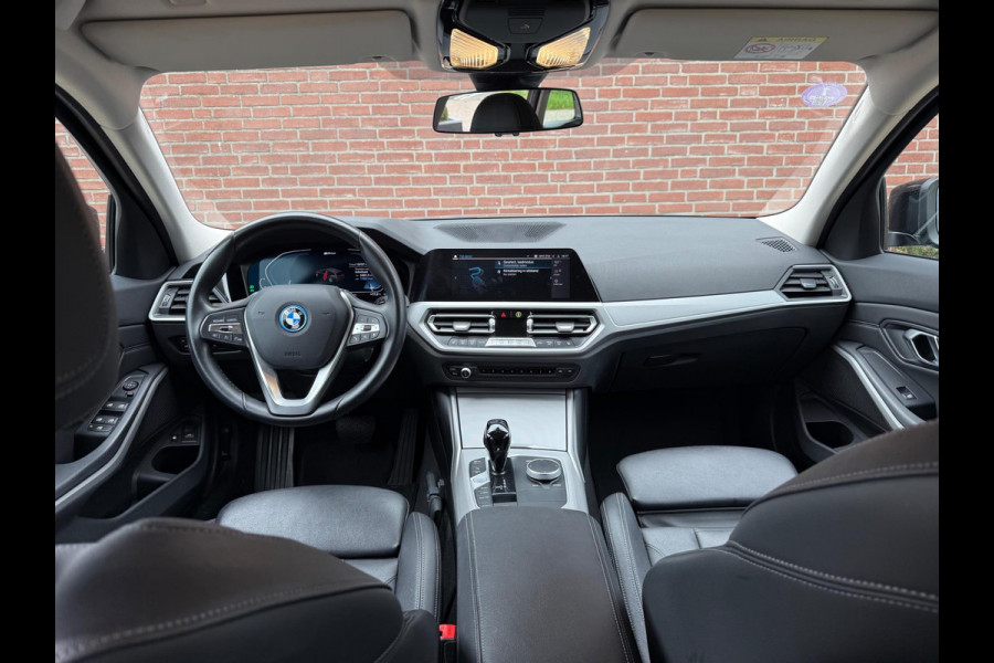 BMW 3 Serie Touring 320e Laser, Carplay, DAB, Sportstoel [BTW, NL, NAP, Dealer-onderhouden]