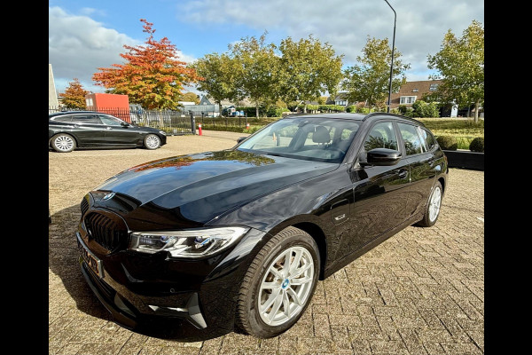 BMW 3 Serie Touring 320e Laser, Carplay, DAB, Sportstoel [BTW, NL, NAP, Dealer-onderhouden]