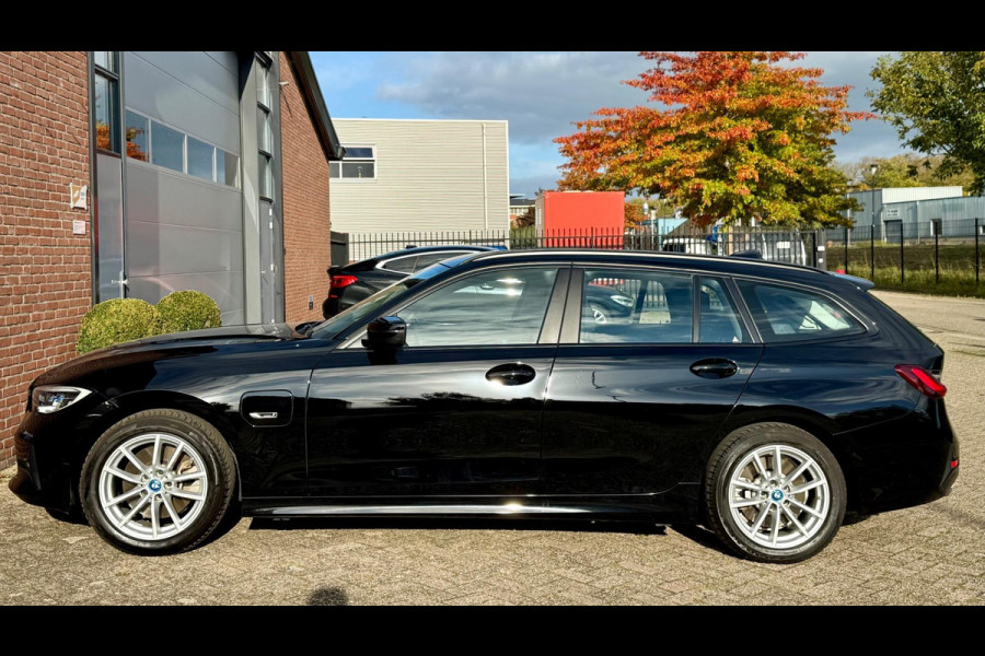 BMW 3 Serie Touring 320e Laser, Carplay, DAB, Sportstoel [BTW, NL, NAP, Dealer-onderhouden]