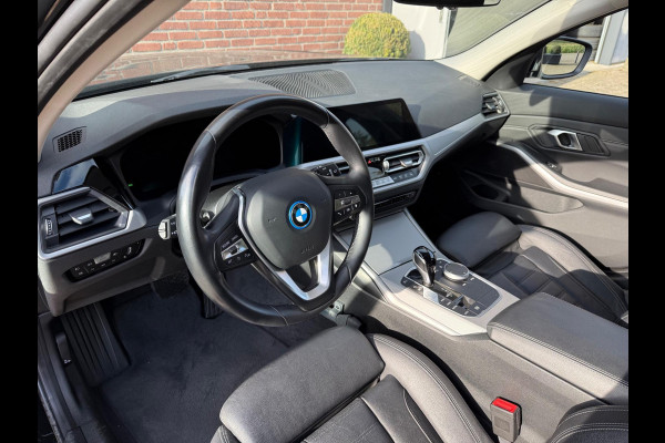 BMW 3 Serie Touring 320e Laser, Carplay, DAB, Sportstoel [BTW, NL, NAP, Dealer-onderhouden]