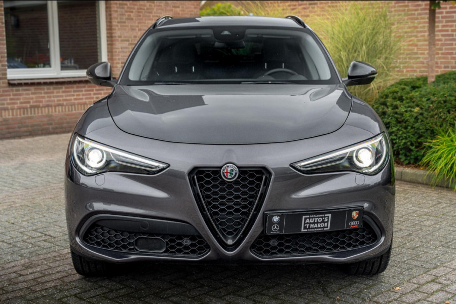 Alfa Romeo Stelvio 2.0 T AWD Q4 200 PK Aut. 1e Eig Xenon Leder Black Optic Stoelverwarming Camera 20''