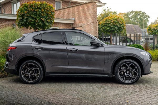 Alfa Romeo Stelvio 2.0 T AWD Q4 200 PK Aut. 1e Eig Xenon Leder Black Optic Stoelverwarming Camera 20''
