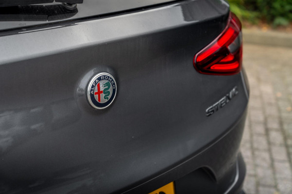 Alfa Romeo Stelvio 2.0 T AWD Q4 200 PK Aut. 1e Eig Xenon Leder Black Optic Stoelverwarming Camera 20''