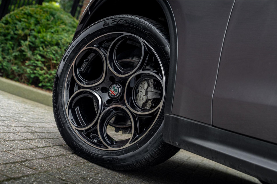 Alfa Romeo Stelvio 2.0 T AWD Q4 200 PK Aut. 1e Eig Xenon Leder Black Optic Stoelverwarming Camera 20''