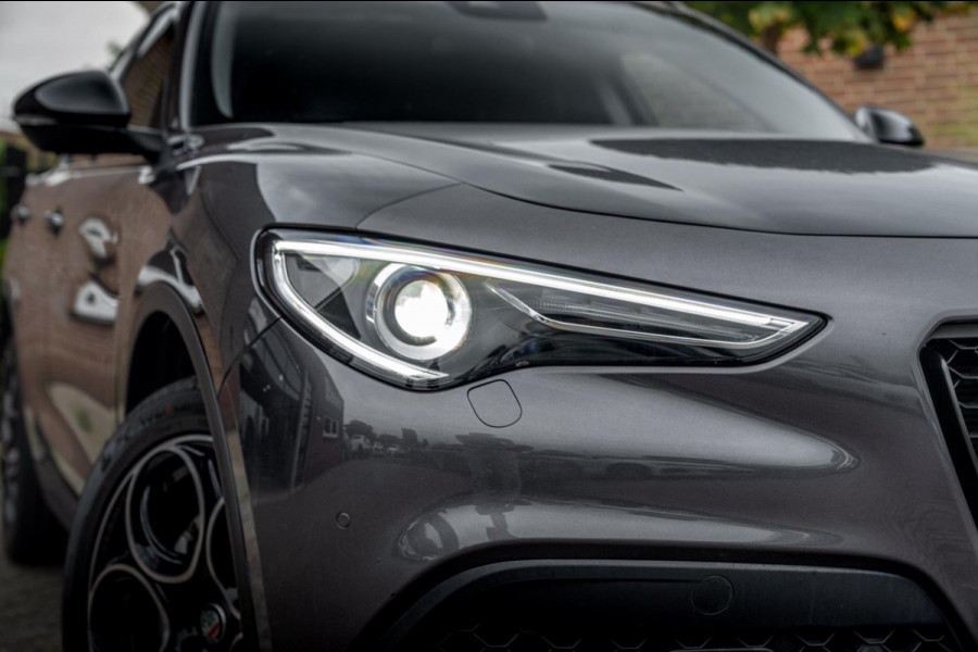 Alfa Romeo Stelvio 2.0 T AWD Q4 200 PK Aut. 1e Eig Xenon Leder Black Optic Stoelverwarming Camera 20''