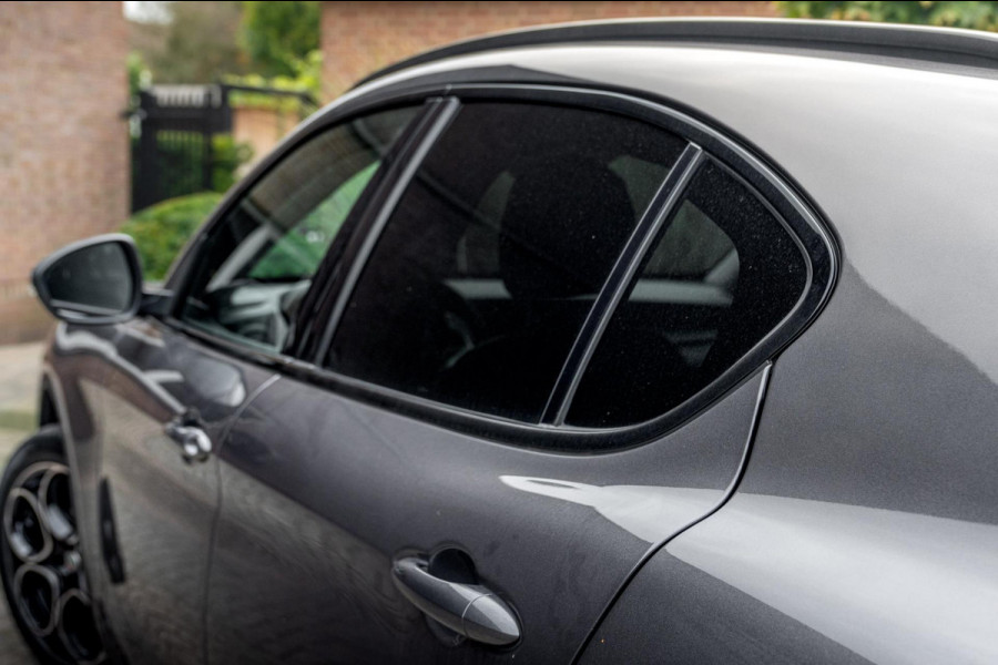 Alfa Romeo Stelvio 2.0 T AWD Q4 200 PK Aut. 1e Eig Xenon Leder Black Optic Stoelverwarming Camera 20''