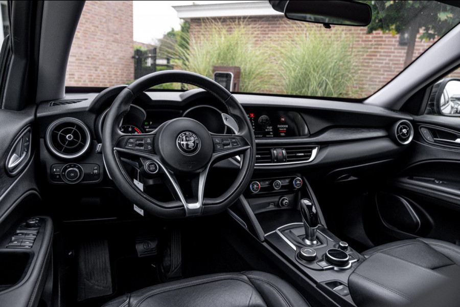 Alfa Romeo Stelvio 2.0 T AWD Q4 200 PK Aut. 1e Eig Xenon Leder Black Optic Stoelverwarming Camera 20''