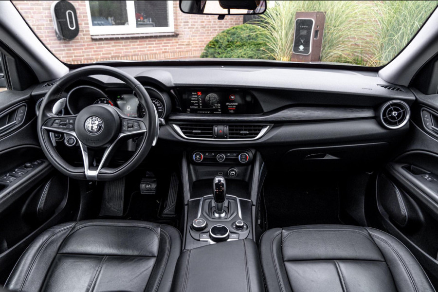 Alfa Romeo Stelvio 2.0 T AWD Q4 200 PK Aut. 1e Eig Xenon Leder Black Optic Stoelverwarming Camera 20''
