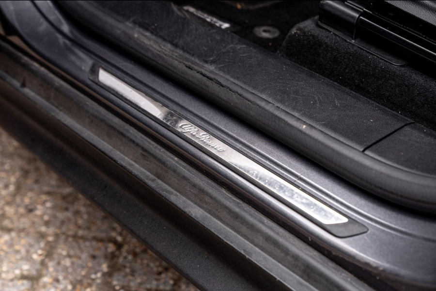 Alfa Romeo Stelvio 2.0 T AWD Q4 200 PK Aut. 1e Eig Xenon Leder Black Optic Stoelverwarming Camera 20''