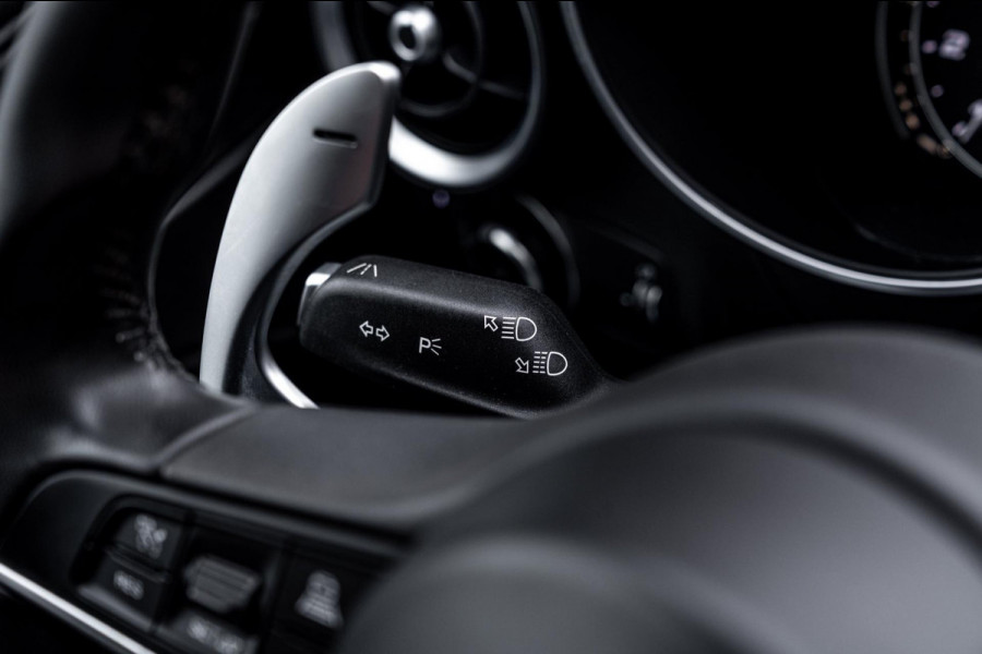 Alfa Romeo Stelvio 2.0 T AWD Q4 200 PK Aut. 1e Eig Xenon Leder Black Optic Stoelverwarming Camera 20''