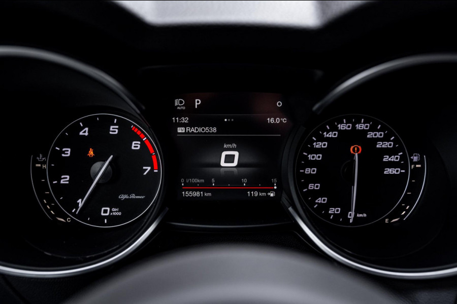 Alfa Romeo Stelvio 2.0 T AWD Q4 200 PK Aut. 1e Eig Xenon Leder Black Optic Stoelverwarming Camera 20''