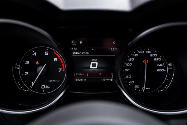 Alfa Romeo Stelvio 2.0 T AWD Q4 200 PK Aut. 1e Eig Xenon Leder Black Optic Stoelverwarming Camera 20''