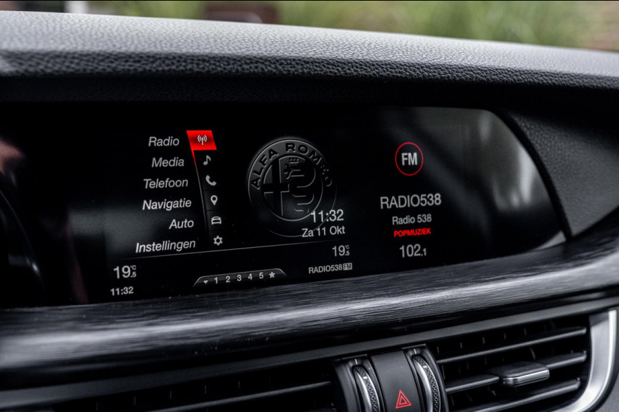 Alfa Romeo Stelvio 2.0 T AWD Q4 200 PK Aut. 1e Eig Xenon Leder Black Optic Stoelverwarming Camera 20''